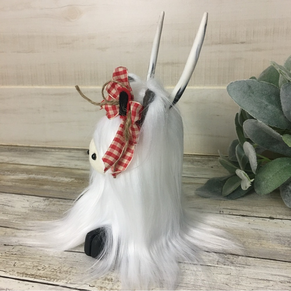 🚫SOLD🚫 Valentine’s Day White Highland Cow Gnome Coo Tiered Tray Decor - Picture 7 of 11